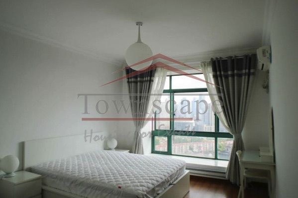  Spacious 3BR Apartment beside Suzhou Creek in Jingan