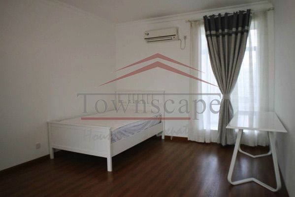  Spacious 3BR Apartment beside Suzhou Creek in Jingan