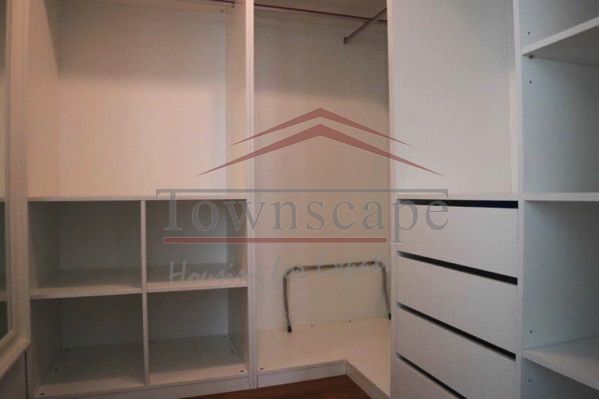  Spacious 3BR Apartment beside Suzhou Creek in Jingan