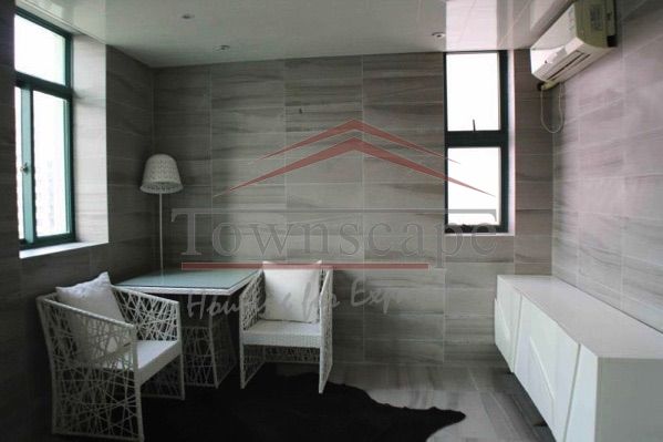  Spacious 3BR Apartment beside Suzhou Creek in Jingan