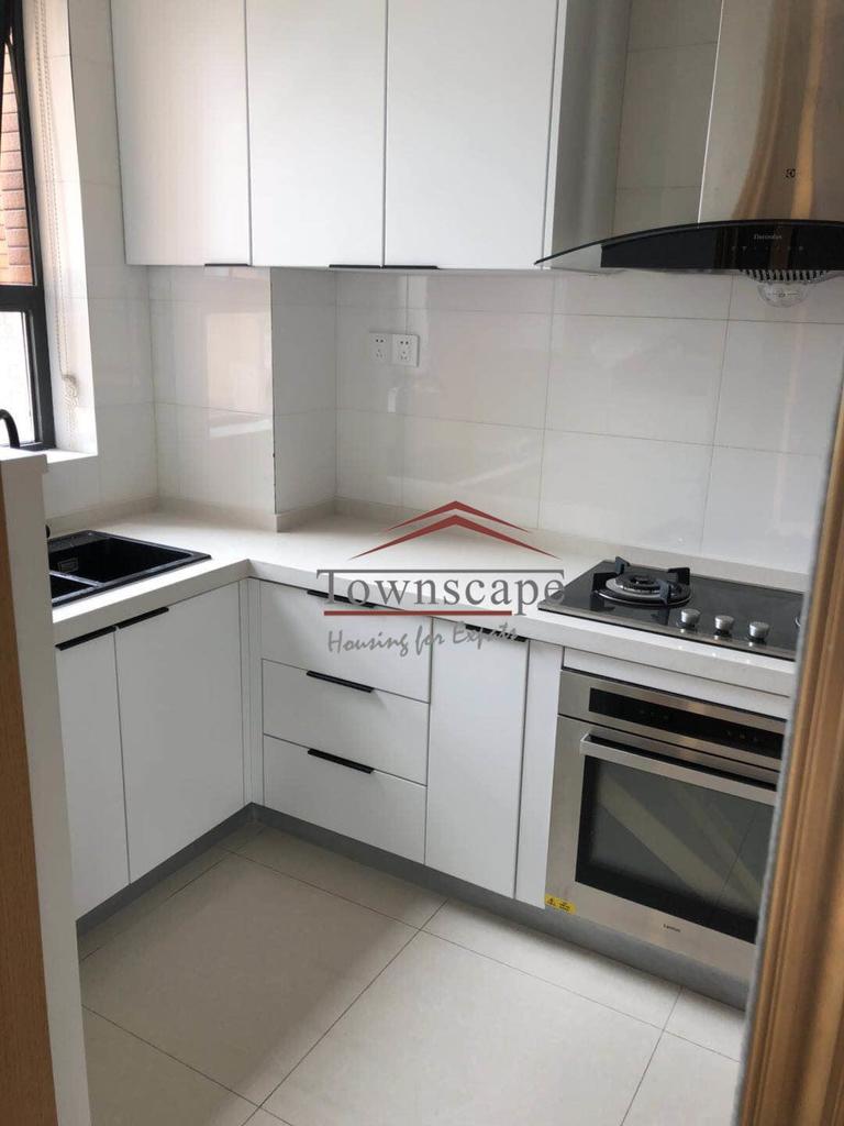  Nice and Bright 2BR Apartment in Jing an