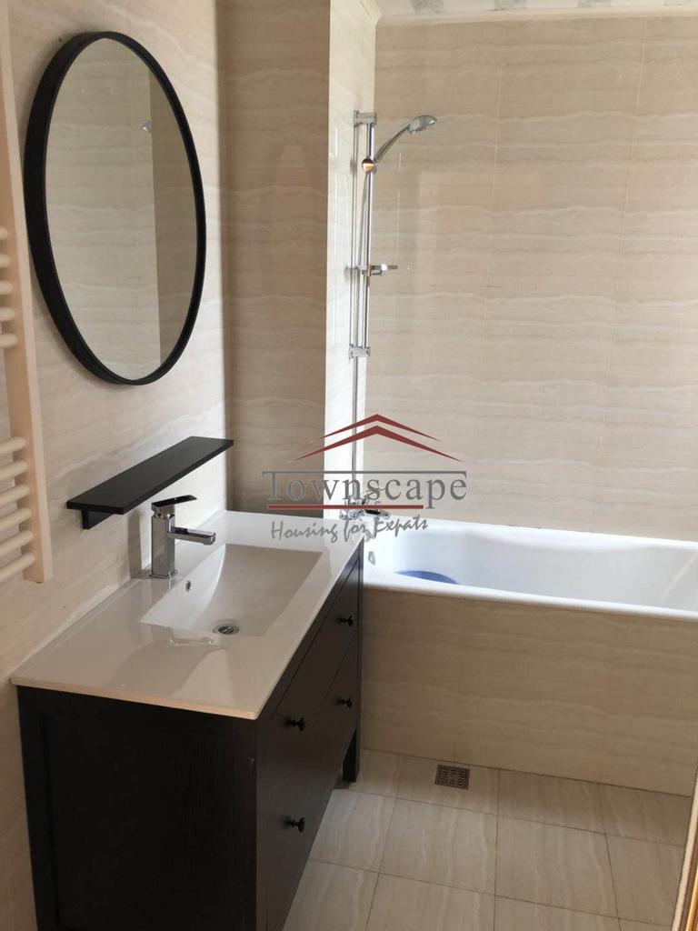  Nice and Bright 2BR Apartment in Jing an