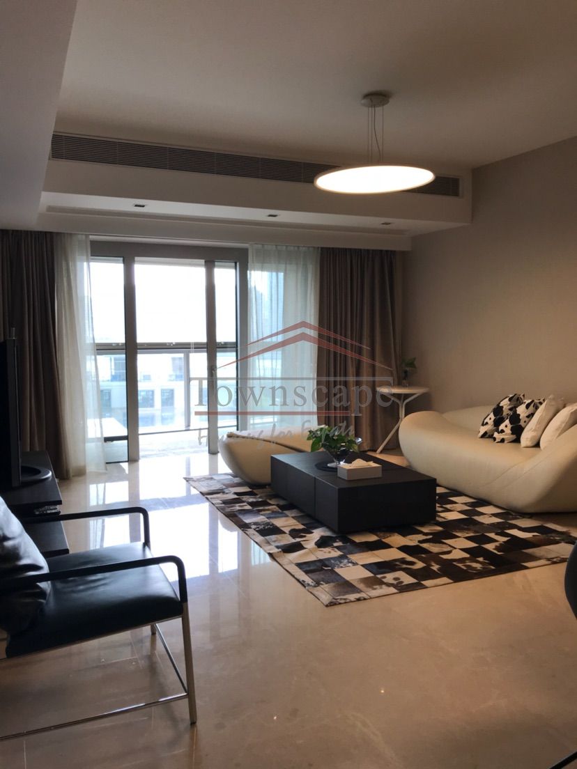  Luxury 2BR Apartment in Lujiazui