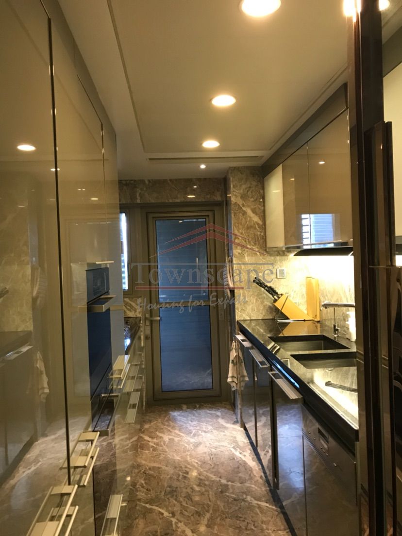  Luxury 2BR Apartment in Lujiazui