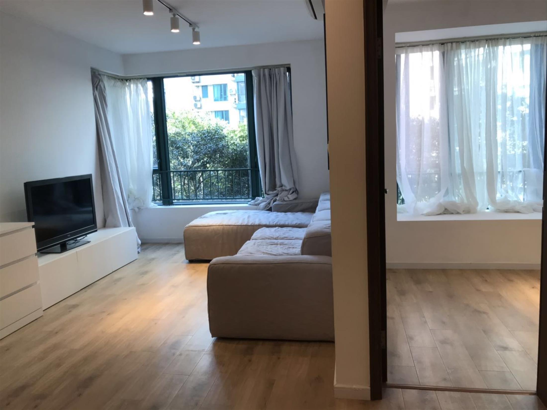 Low Priced Oriental Manhattan Apartment for Rent in Shanghai